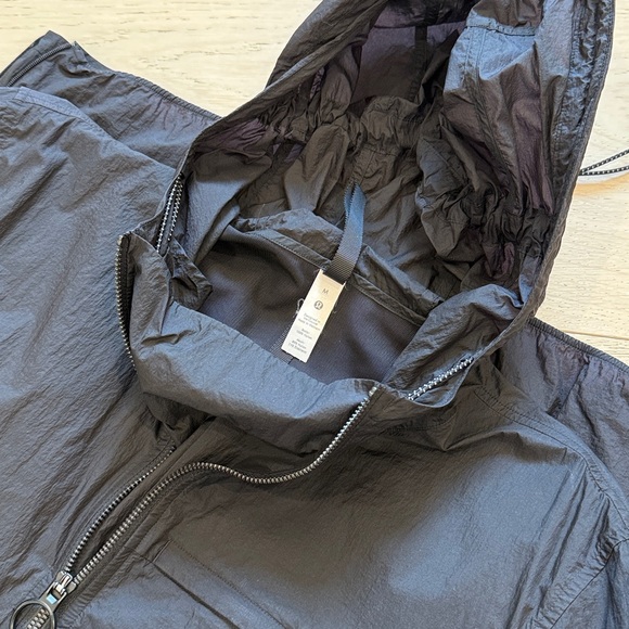 Lululemon Packable Water-Repellent Step Out Anorak in Black Size Medium - Picture 5 of 13